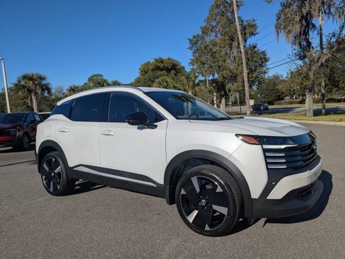 New 2026 Nissan Kicks SR image 2