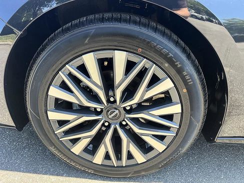 Certified 2024 Nissan Altima 2.5 SV FWD image 9