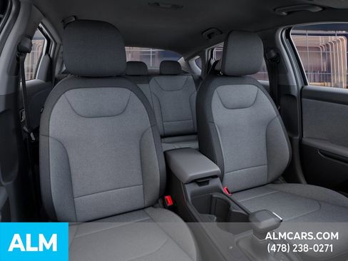Used 2025 Kia K4 LXS image 17