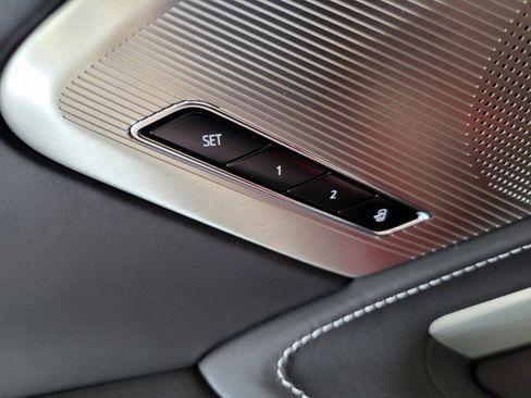 Used 2024 Chevrolet Corvette Stingray Premium Conv w/ Z51 Performance Package image 25