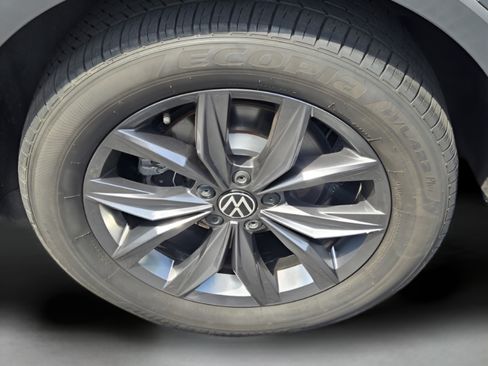 Used 2023 Volkswagen Tiguan SE w/ Panoramic Sunroof Package FWD image 32