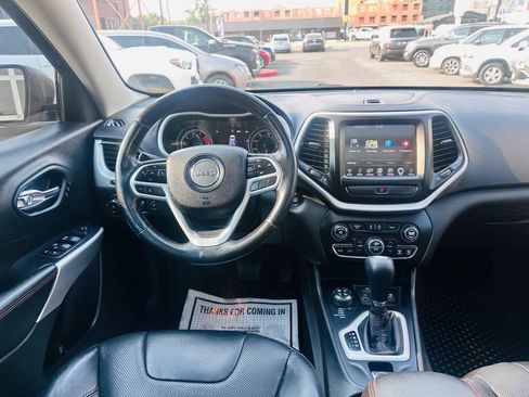 Used 2017 Jeep Cherokee Trailhawk AWD/4WD image 10