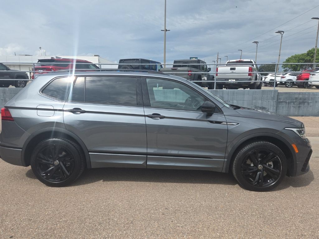 Used 2023 Volkswagen Tiguan SE R-Line FWD image 4