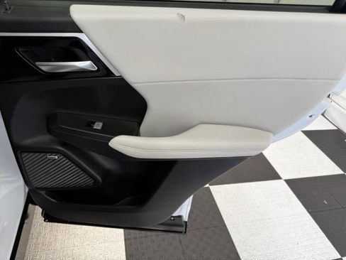 Used 2025 Mitsubishi Outlander SE AWD/4WD image 28