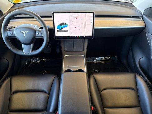 Used 2021 Tesla Model Y Long Range image 16