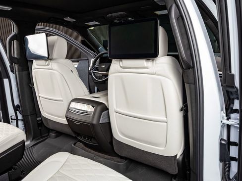 Used 2026 Cadillac Escalade Platinum Sport w/ LPO, Floor Liner Package image 32