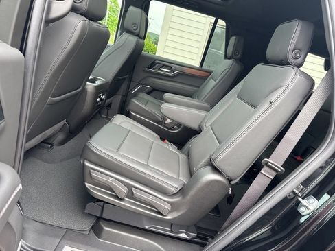 Used 2026 GMC Yukon Denali w/ Sun & Power Step Package AWD/4WD image 38
