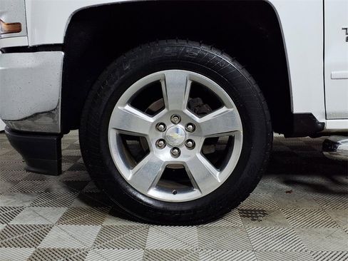 Used 2018 Chevrolet Silverado 1500 LT w/ Texas Edition image 8