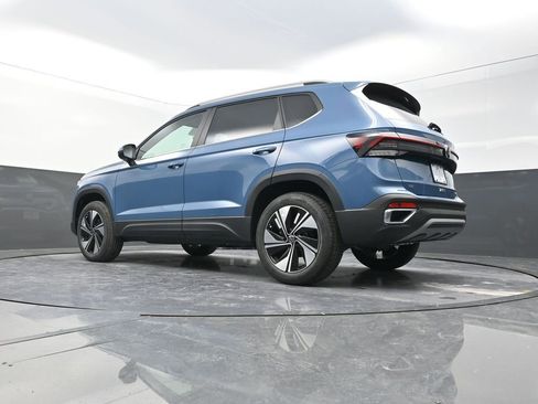 New 2026 Volkswagen Taos SE image 22
