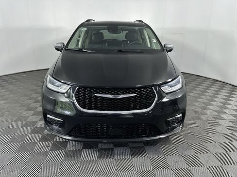 Used 2023 Chrysler Pacifica Limited FWD image 3