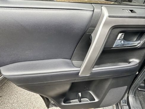 Used 2019 Toyota 4Runner SR5 Premium image 23