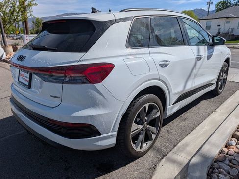 Used 2024 Audi Q4 e-tron Prestige w/ Black Optic Package image 4