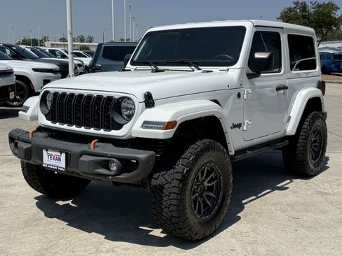 Used 2024 Jeep Wrangler Sport AWD/4WD image 9