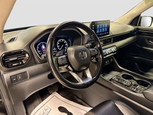 Used 2025 Honda Pilot EX-L image 9