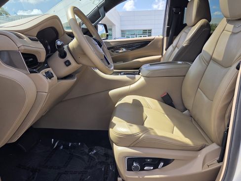 Used 2019 Cadillac Escalade Platinum RWD image 10