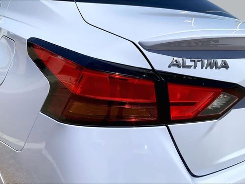 Used 2024 Nissan Altima 2.0 SR FWD image 32