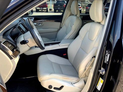 Used 2017 Volvo XC90 T6 Momentum w/ Vision Package image 7