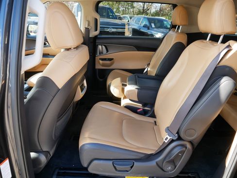 Certified 2024 Kia Carnival LX image 35