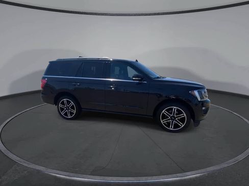 Used 2019 Ford Expedition Limited w/ Equipment Group 303A AWD/4WD image 2