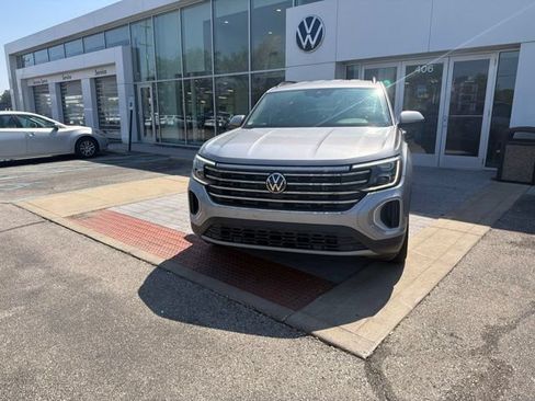Used 2024 Volkswagen Atlas SE AWD/4WD image 14