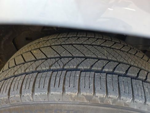 Used 2019 RAM 1500 Laramie AWD/4WD image 10