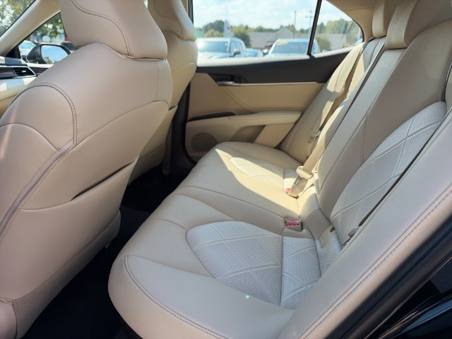 Used 2018 Toyota Camry XLE FWD image 12
