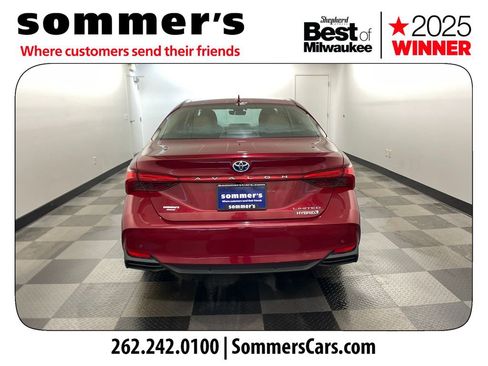 Used 2020 Toyota Avalon Limited image 4