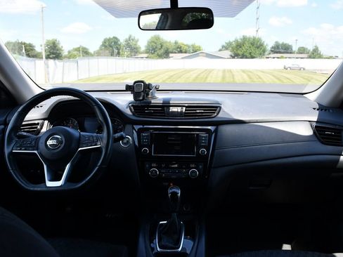 Used 2018 Nissan Rogue SV FWD image 19