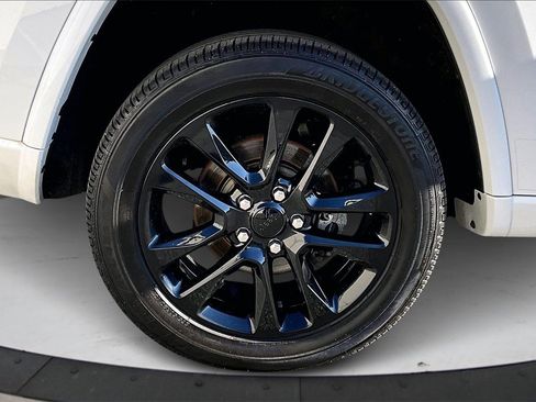 Certified 2022 Jeep Grand Cherokee Laredo X image 37