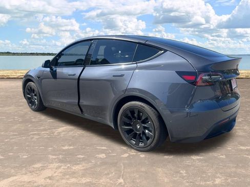 Used 2021 Tesla Model Y AWD image 5