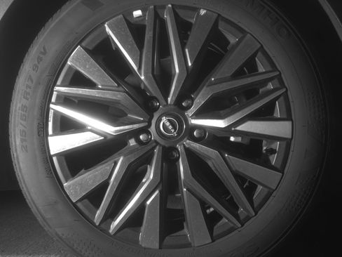 Used 2025 Nissan Altima 2.5 SV FWD image 13