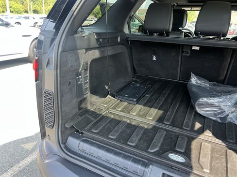 Certified 2025 Land Rover Discovery S AWD/4WD image 40