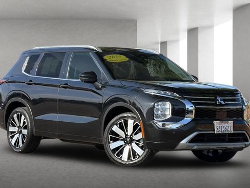 Used 2025 Mitsubishi Outlander SEL FWD image 2