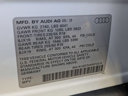 Used 2025 Audi Q4 e-tron Premium w/ Convenience Package AWD/4WD image 17