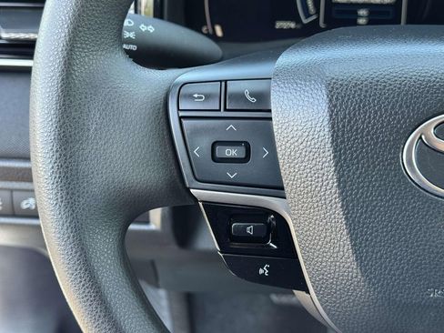 Used 2025 Toyota Camry LE image 11