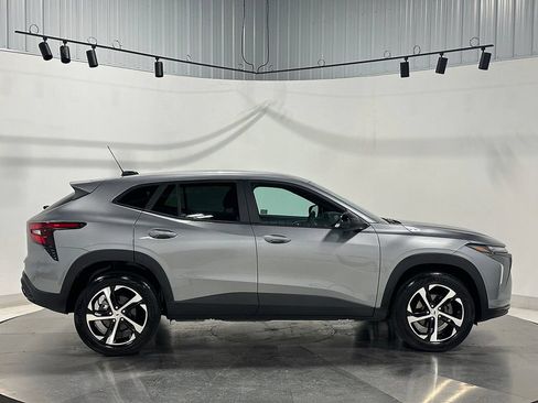 Used 2024 Chevrolet Trax RS FWD image 10