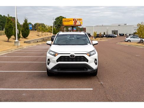 Used 2019 Toyota RAV4 XLE image 2