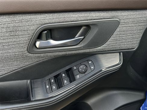 Used 2021 Nissan Rogue SV image 24