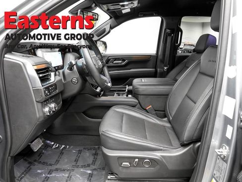 Used 2025 GMC Yukon Denali AWD/4WD image 14