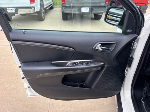 Used 2017 Dodge Journey Crossroad w/ Popular Equipment Group AWD/4WD image 21