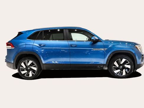 Used 2024 Volkswagen Atlas Cross Sport SE image 4