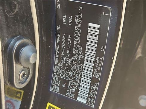Used 2017 Toyota Highlander SE FWD image 17