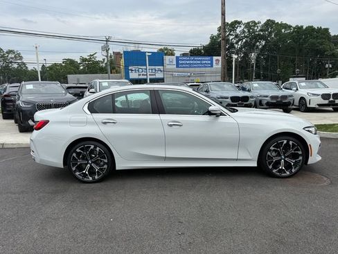 Used 2025 BMW 330i xDrive Sedan w/ Convenience Package AWD/4WD image 4