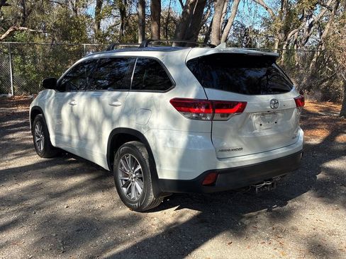 Used 2018 Toyota Highlander XLE image 2