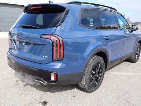 Used 2025 Kia Telluride AWD image 3