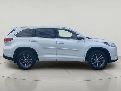 Used 2018 Toyota Highlander XLE AWD/4WD image 2
