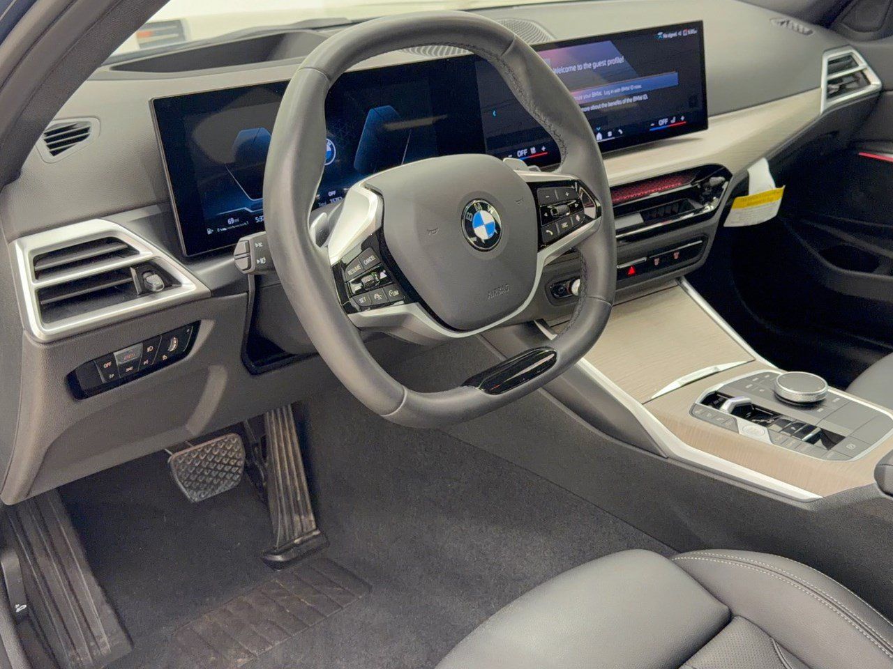 Certified 2025 BMW 330i Sedan RWD image 4
