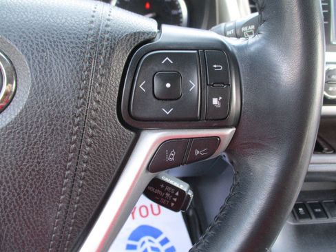 Used 2018 Toyota Highlander Limited FWD image 14