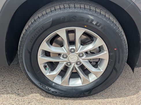 Used 2019 Hyundai Santa Fe SE FWD image 9
