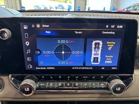 Used 2025 Chevrolet Colorado ZR2 w/ Technology Package AWD/4WD image 29